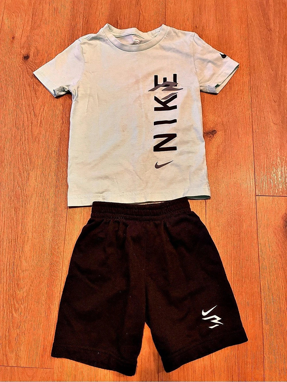 Nike Kids Set in Light Blue & Black Size 3T